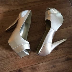 Andrea Beige & Light Gold Peep Toe Platform Heels Size 6.5
